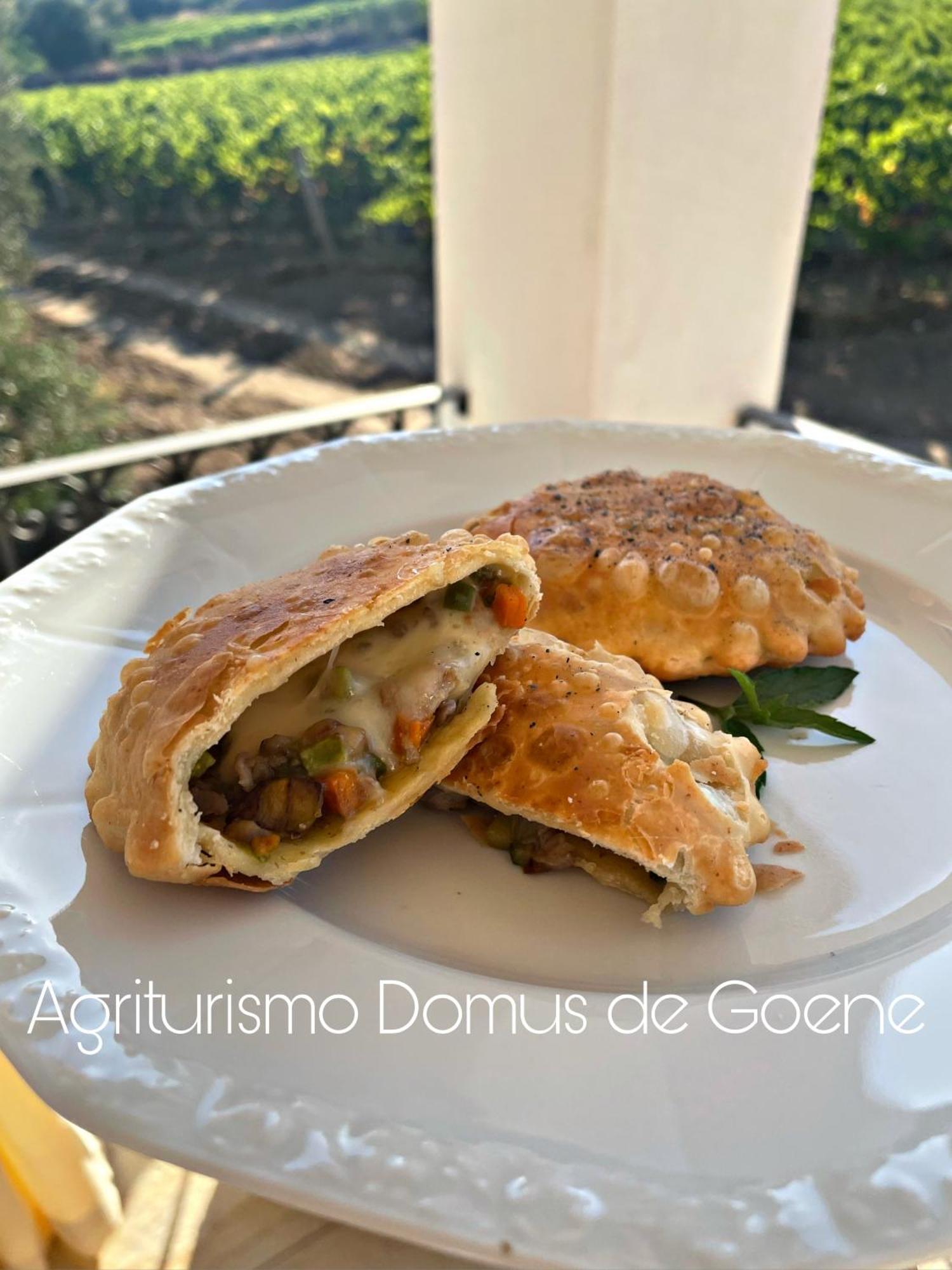 Domus De Goene * Loceri